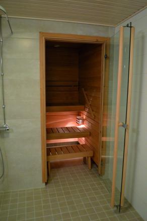 Esimerkkikylpyhuone ja -sauna