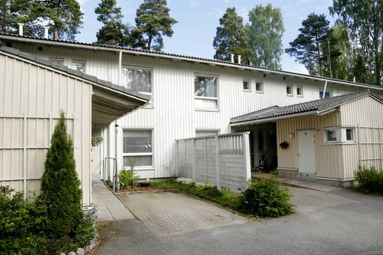 Rivitalokohde Haso Jollas, Vanha Sotilastie 14. Kuva: Sara Huhtinen Rivitalokohde Haso Jollas, Vanha Sotilastie 14. Kuva: Sara Huhtinen