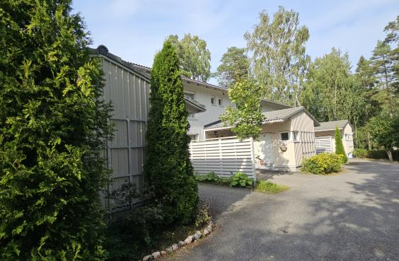 Rivitalokohde Haso Jollas, Vanha Sotilastie 14. Kuva: Jony Lundqvist